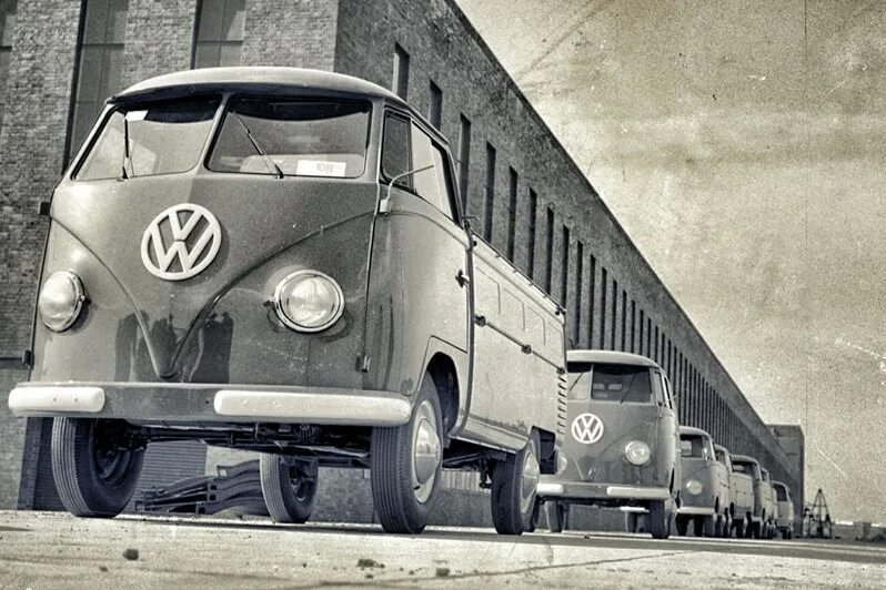 Vw t1 bulli. История фольксваген. История фольксваген. Volkswagen 1947. Volkswagen käfer – «жук».