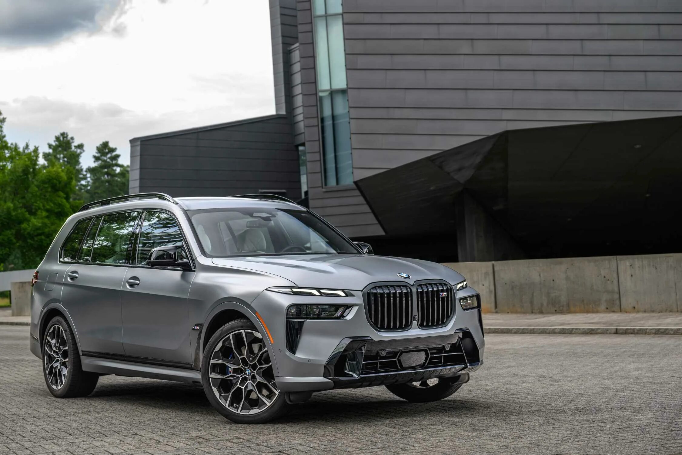 Бмв х7 2023 фото цена Обновлённый BMW X7, заднеприводный Lamborghini Huracаn Tecnica и электрокупе Gen
