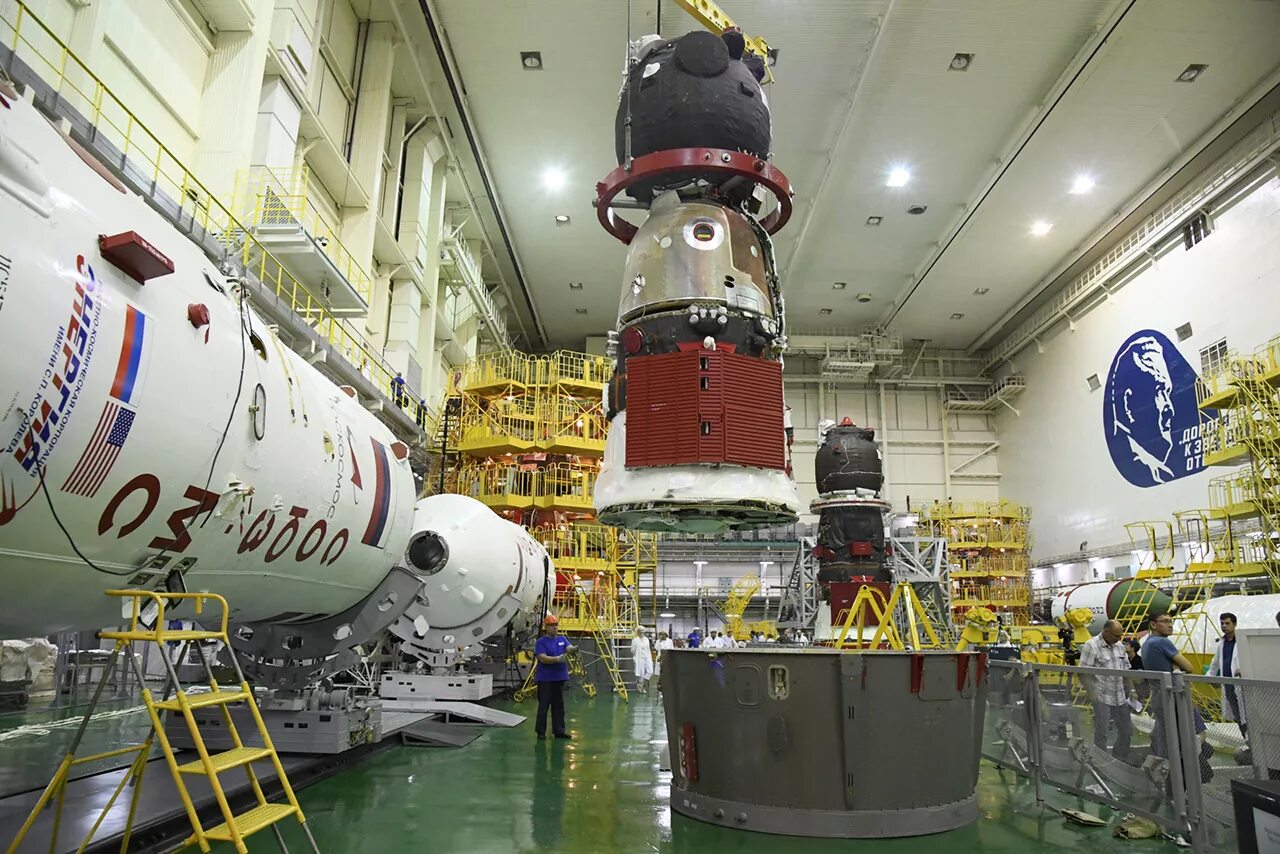 п королева. лютецкий юрий ркк энергия. королев зао зэм ркк энергия. агрегатный отсек космического корабля. ракетоноситель союз 2.