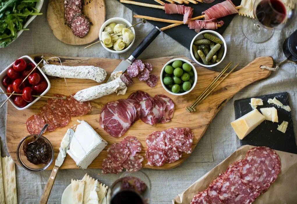 Стейк говяжий. Стейк. Аргентинский стейк рибай. С чем сочетается говядина. Стейк рибай.