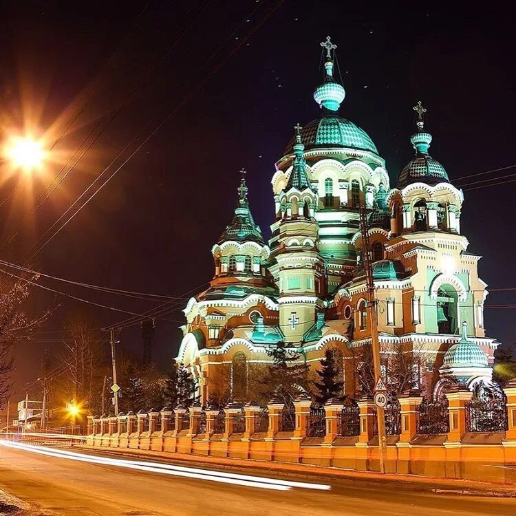 Иркутск фото. Город Иркутск. Казанская Церковь Иркутск вечером. Россия город Иркутск. Вечерний храм.