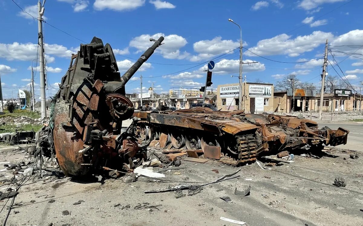Подбитая техника спб. Т-72б3 в Мариуполе. Приднестровье подбитые танки 1992. Т-72 Мариуполь.