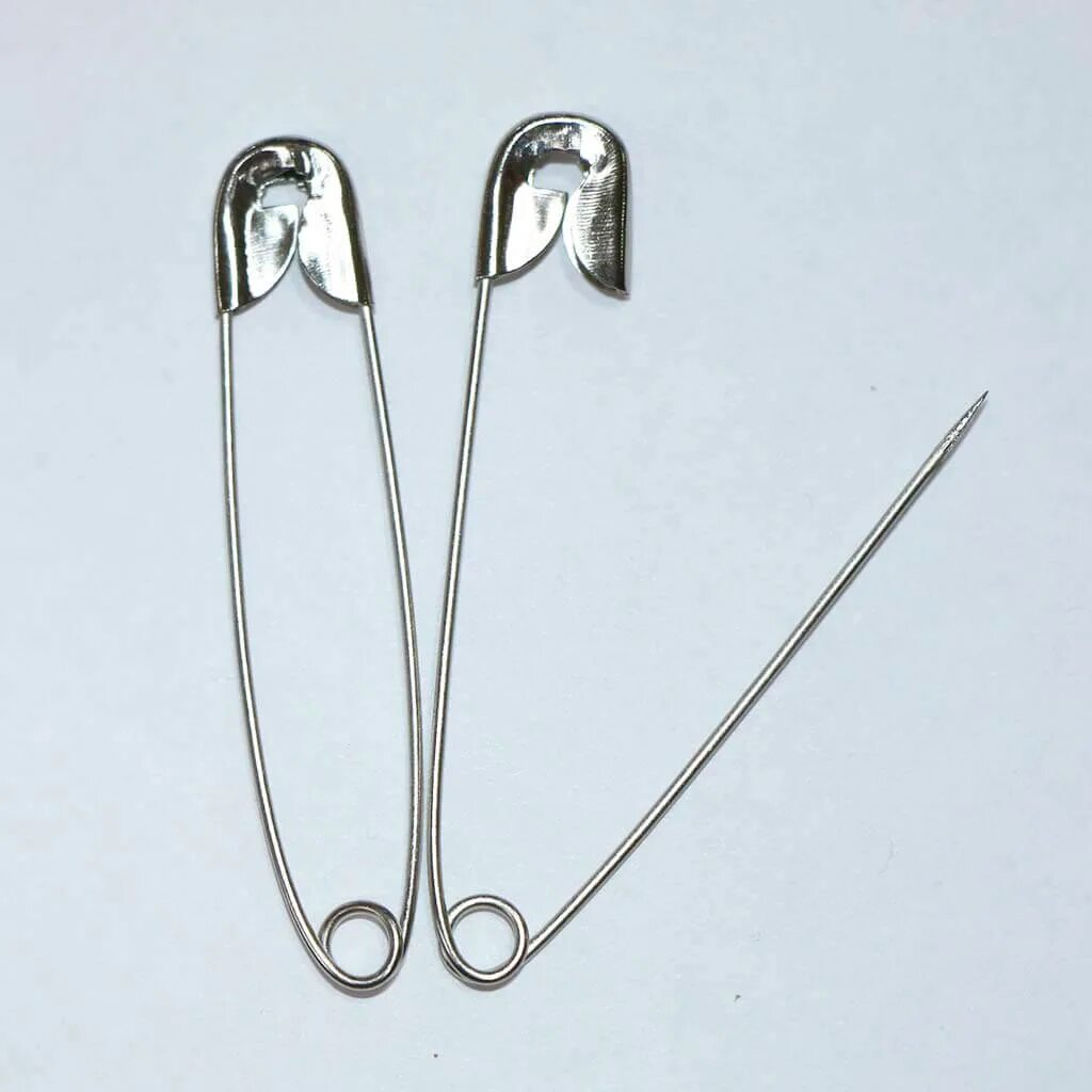 Булавки англ. Булавка согласные. 005. Булавки 55 мм. Булавка на одежде.