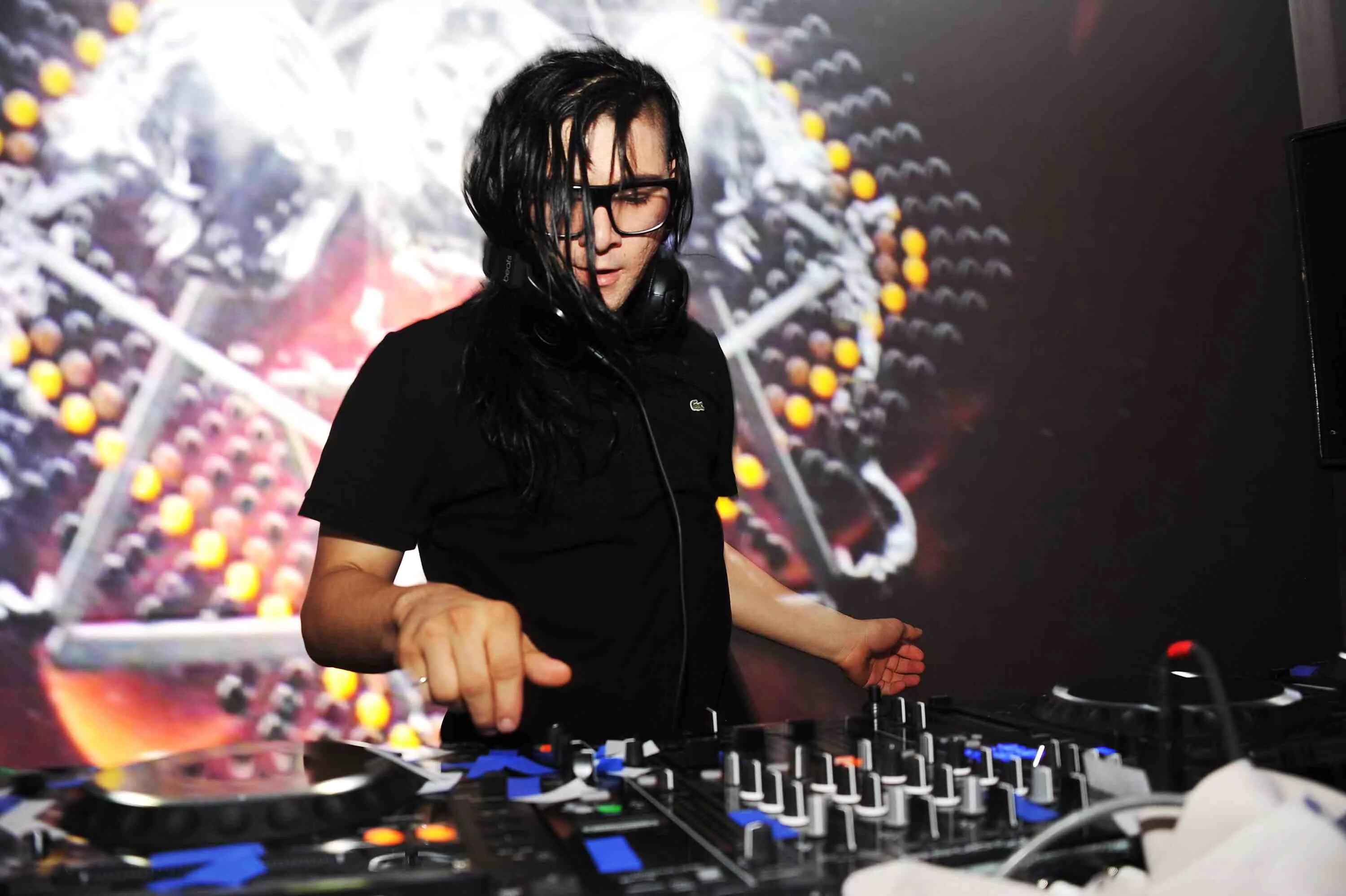 Skrillex диджей. Скриллекс DJ. Skrillex 2023. Skrillex 2000. Популярные исполнители современной музыки