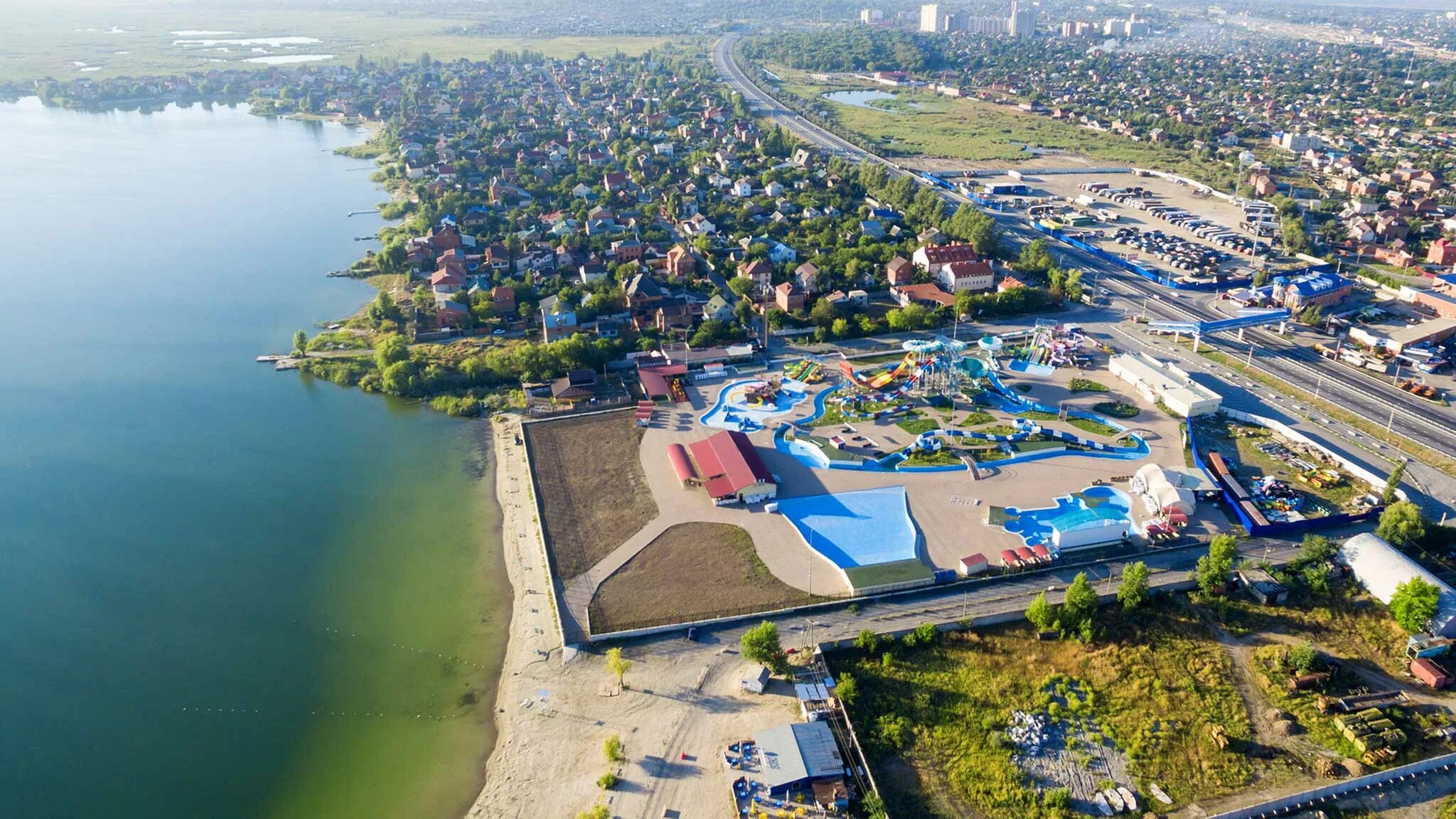 Г батайск где. Солёное озеро Батайск. Солёное озеро в Ростовской области Батайск. Батайск соленое озеро пляж. Аквапарк соленое озеро Батайск.