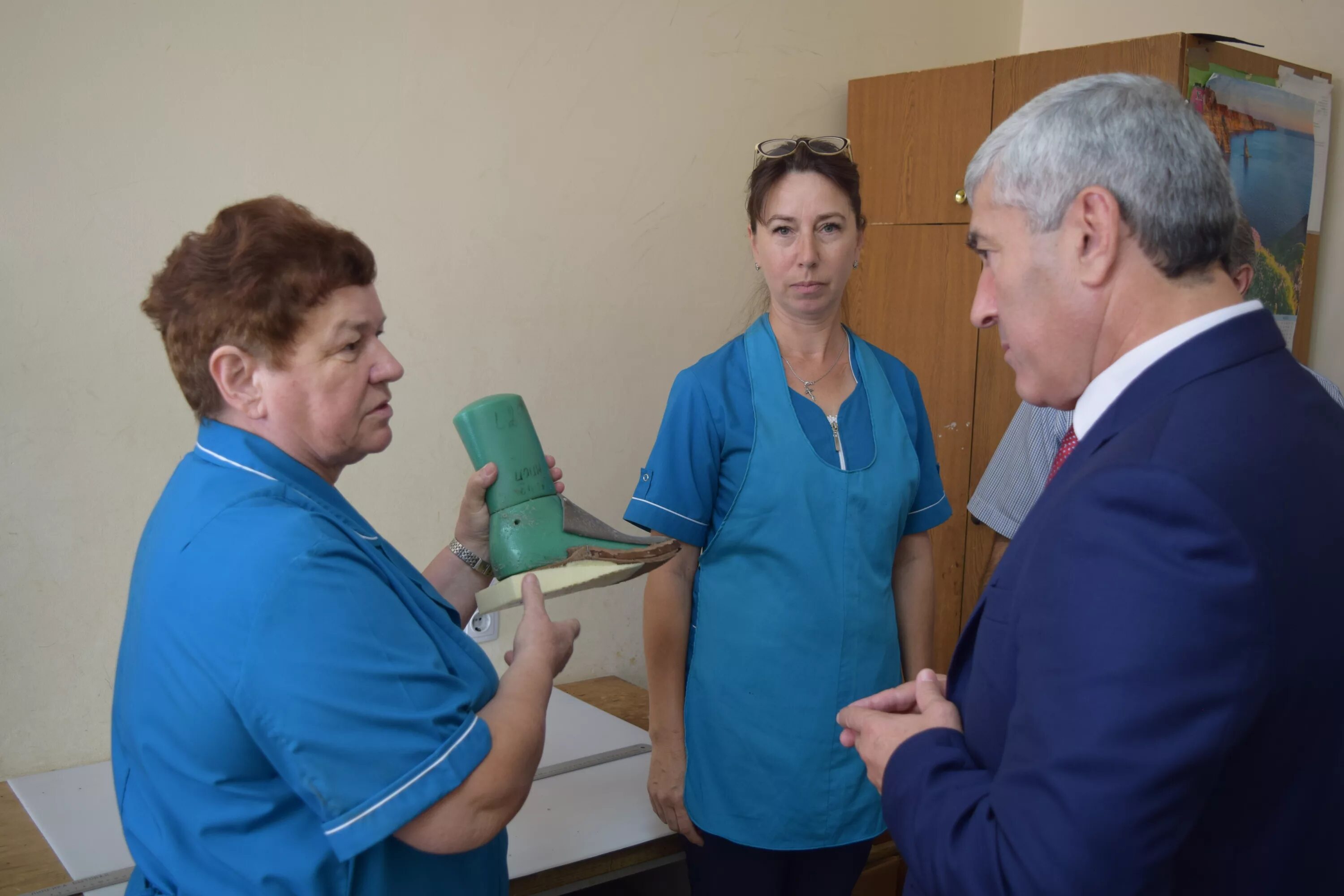 Директор майкоп. Директор стройтелекомюг. Директор стройтелекомюг. Ткаченко директор школы. Директор майкоп.