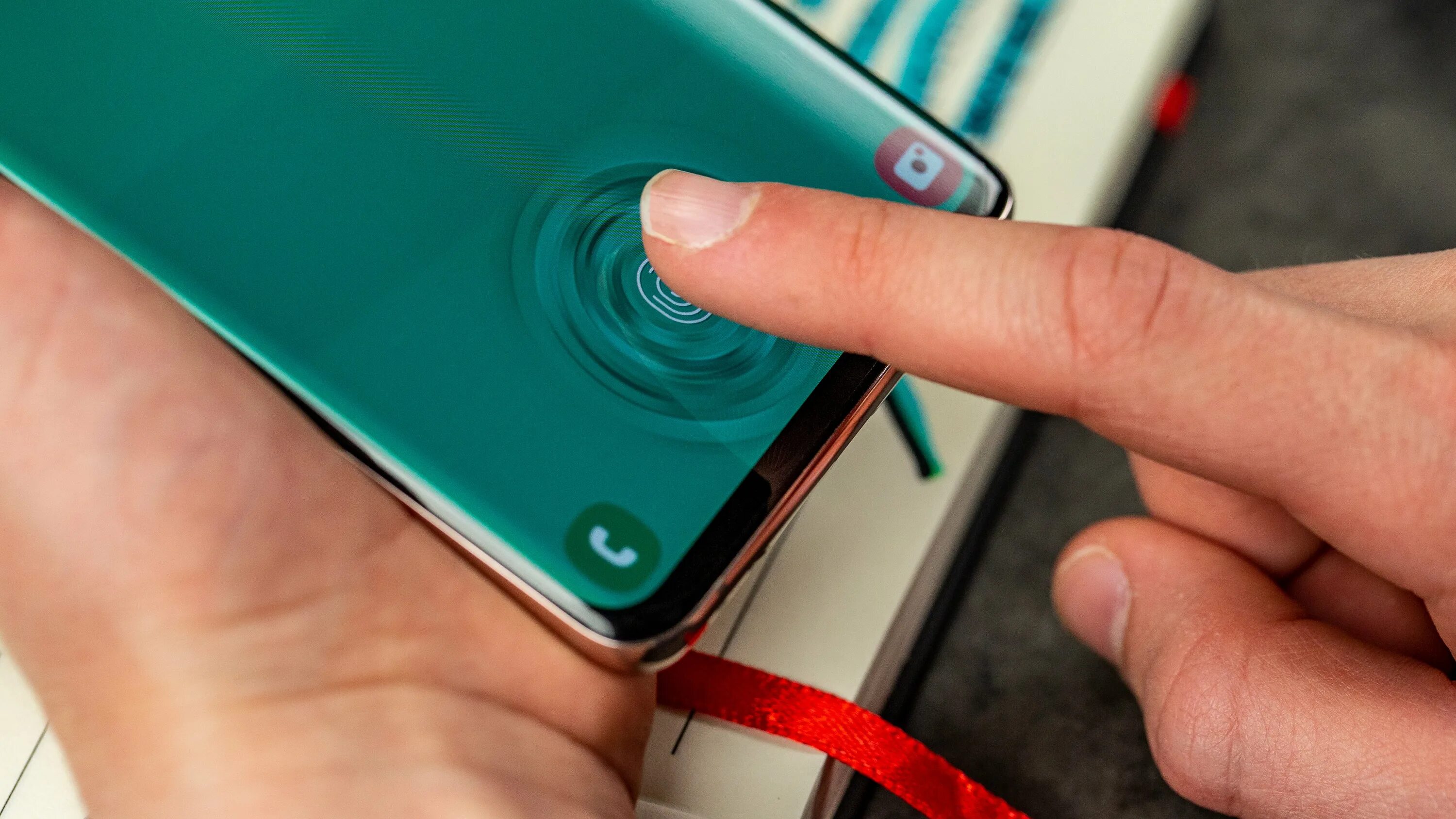 Samsung galaxy сканер отпечатков пальцев. Samsung galaxy s10 сканер отпечатков пальцев. redmi note 10s отпечаток. samsun galaxy s10 с отпечатком. xiaomi redmi note 10s отпечаток пальца.