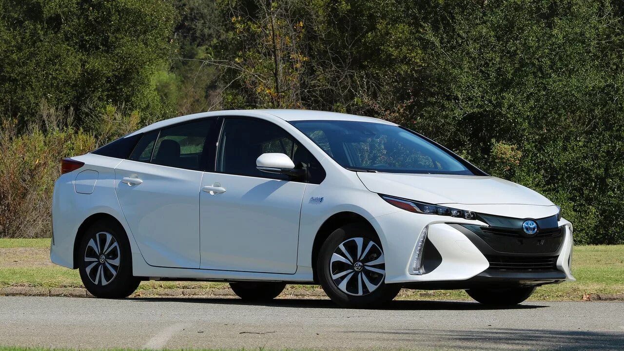 Тойота Приус 2022. Toyota Prius 2017. Тойота Приус Прайм 2021. Toyota Prius Hybrid 2017.