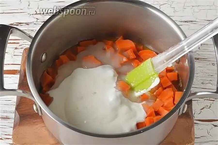 Морковь тушеная с сметаной. Морковь тушеная с сметаной