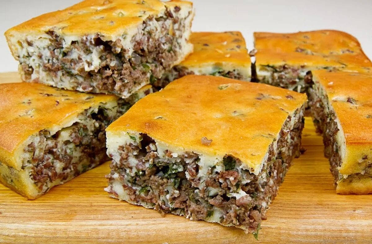 Заливной пирог с мясом и картошкой. Заливной пирог на кефире с фаршем. Заливной пирог с мясом. Заливной пирог с фаршем. Заливной пирог с мясом в духовке.