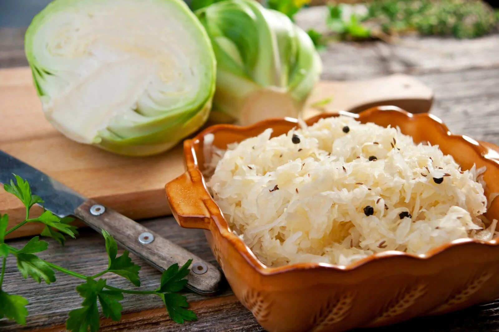 Крошу капусту. Sauerkraut – квашеная капуста.. Кислая капуста зауэркраут (Sauerkraut). Капустабелокачанная Квашенка. Капуста белокочанная квашенная.