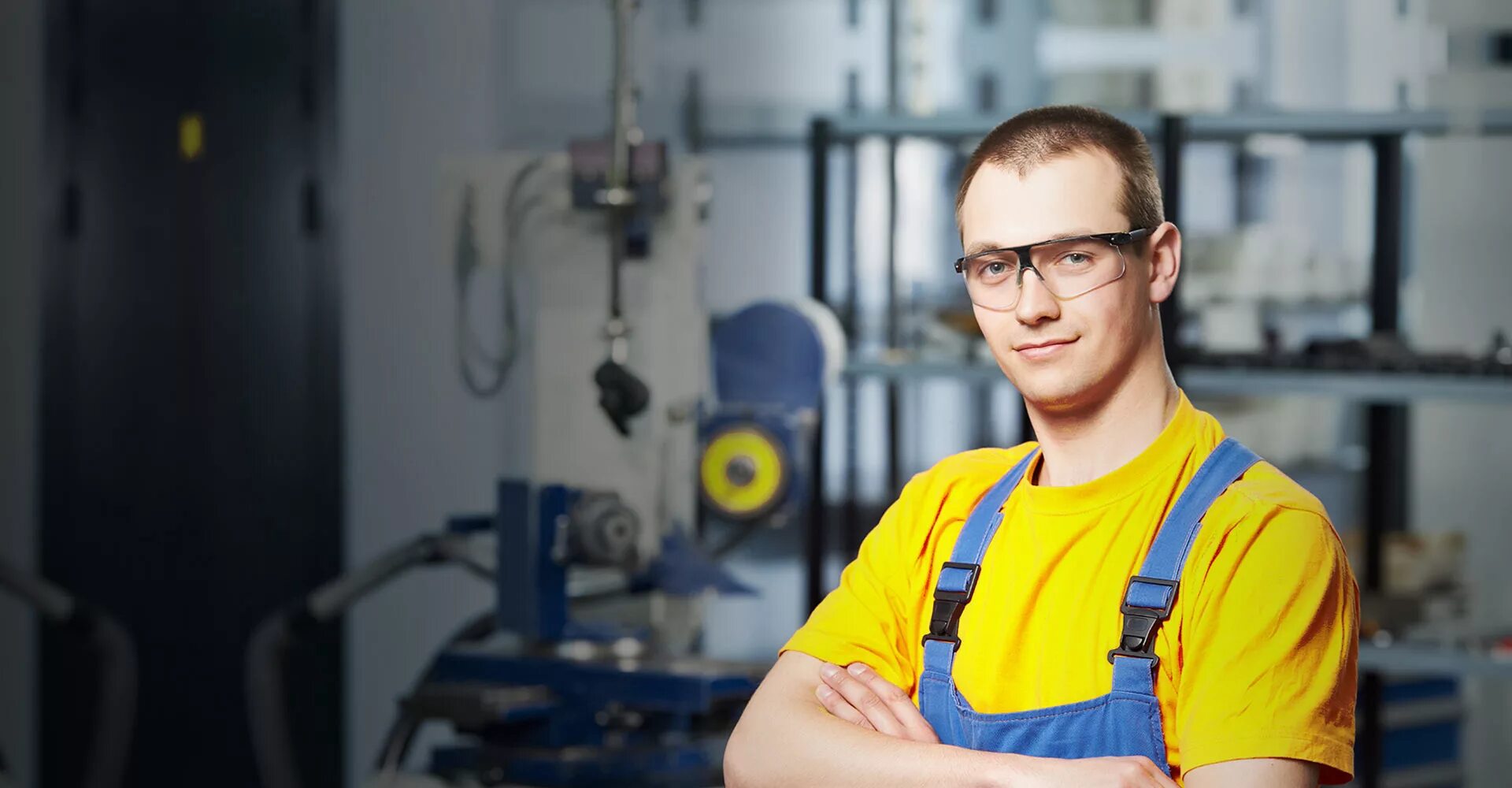 Сборщик на заводе. Оператор линии. Оператор линии работа вакансии. Оператор линии. Наладчик.