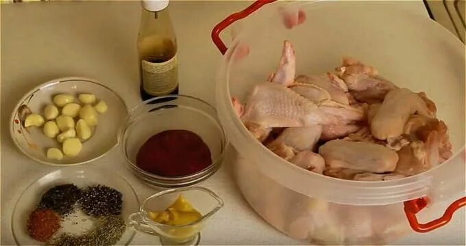 Как замочить курицу для шашлыка. Маринад для шашлыка из курицы с соевым соусом. крылья куриные в маринаде. шашлык из куриных крылышек маринад с уксусом. маринад для куриного шашлыка с майонезом и горчица.