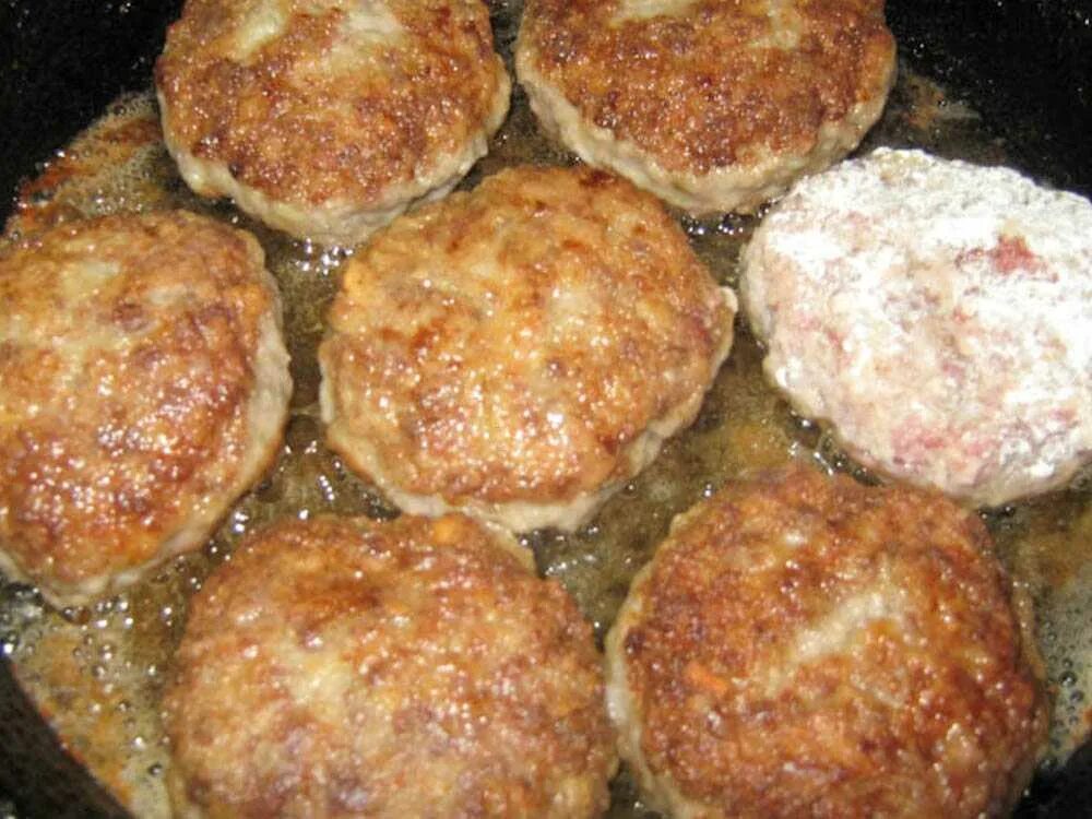 Котлеты домашние из фарша. Грибные котлеты. Как готовить простой котлеты. Котлеты домашние жареные. Как готовить простой котлеты.