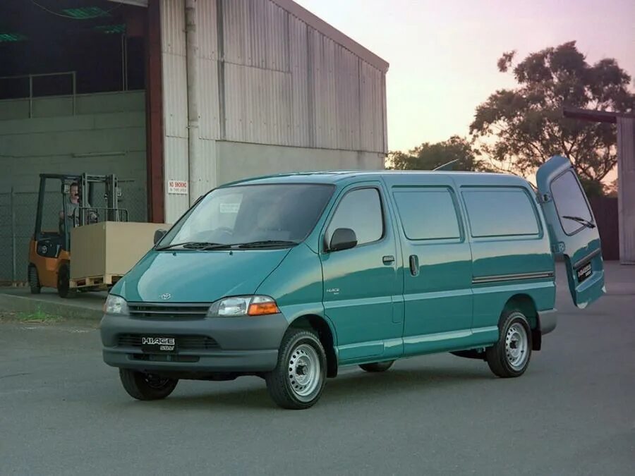 Toyota hiace van. Toyota Hiace. Toyota Hiace 1995 van. Тойота Гранвия 1995. Toyota Hiace 1 поколение.