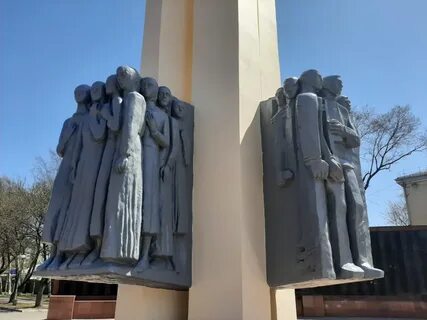 Памятники на дне