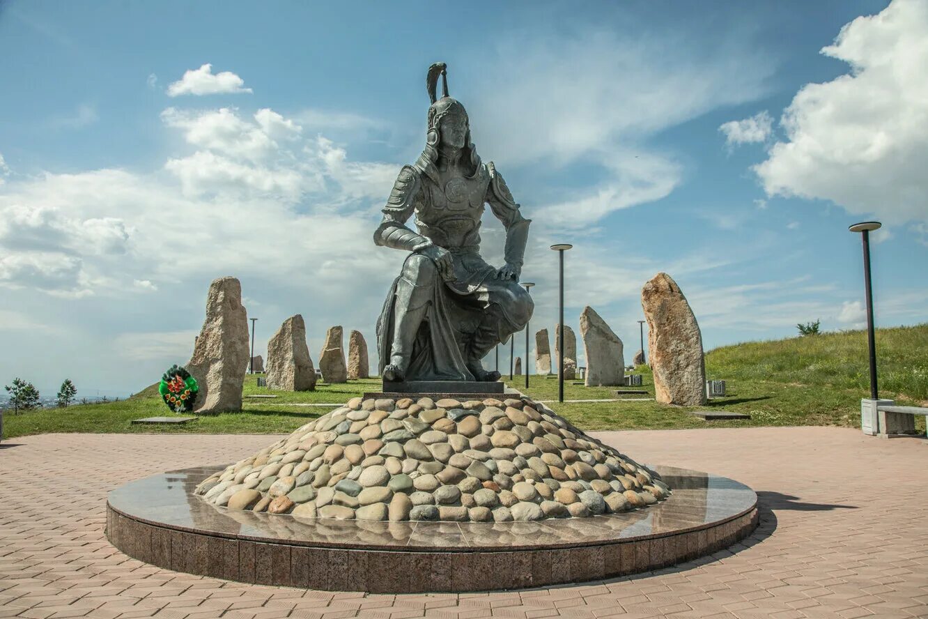 Преображенский парк, хакасия, абакан. Мемориальный комплекс на самохвале в абакане. Спорткомплекс абакан фонтан. Республика хакасия абакан стелла. Фонтан в преображенском парке абакан.