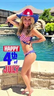 Mallory mahoney bikini : HawtCelebs.