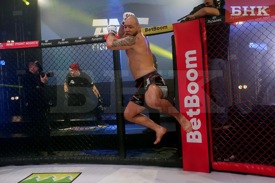 академия единоборств виталия минакова "fight nigts". чемпионы fight night. камил гаджиев боец. петросян юфс. Broke boys fight nights.