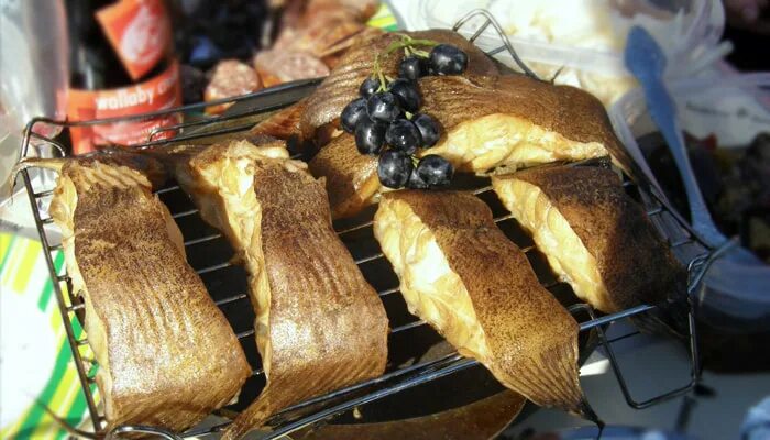 Палтус горячего копчения. Мурманский палтус. Палтус горячего копчения. Палтус холодного копчения. Палтус рыба копченая.