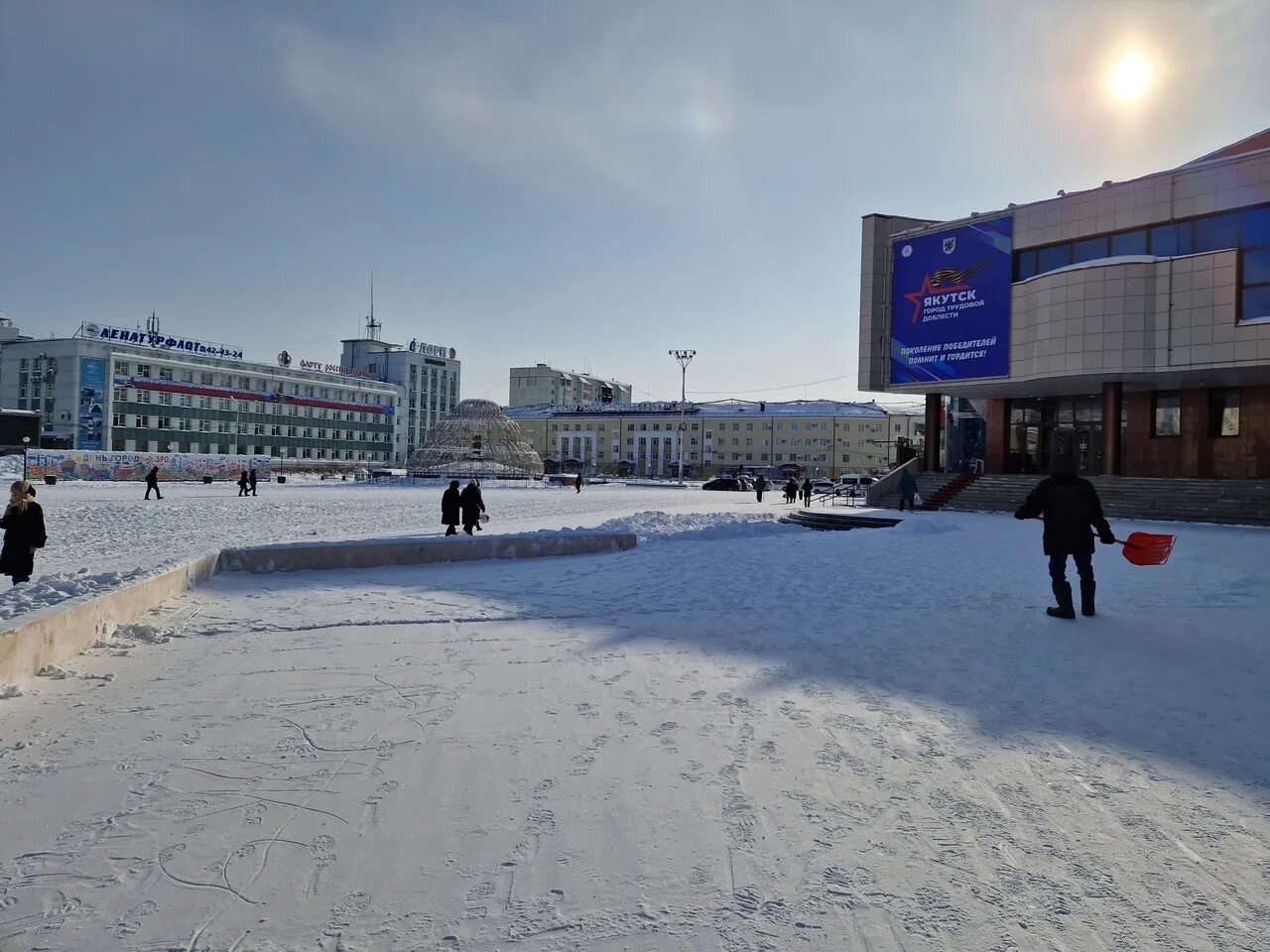 Прогноз погоды в якутске на 10 дней. Снег. Погода в Якутске. Сугробы в Якутии. Снег в Якутске.
