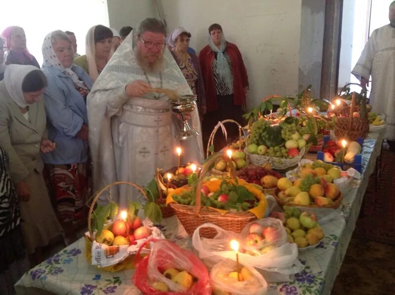Екимовичи храм животворящий. Храм преображения господня москва. Преображение господне служба. С праздником преображения господня. Преображение господне яблоки виноград.