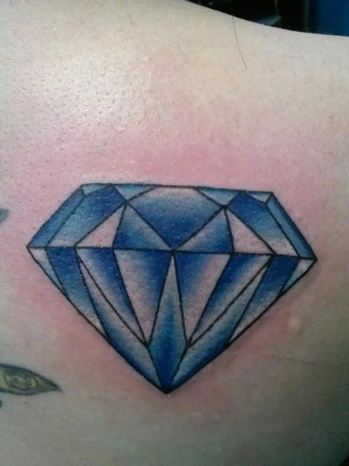 Тату бриллианты и алмазы. Diamond tattoo. Тату алмаз на руке. Тату с камнем драгоценным эскизы. Тату алмаз эскиз для девушек.