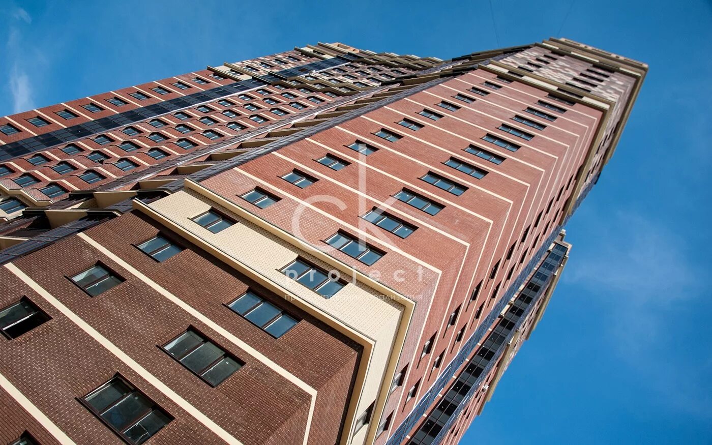 Фасады многоэтажек. Многоэтажные дома. Кирпичные жилые здания. Многоэтажные дома. Брусника новосибирск застройщик.