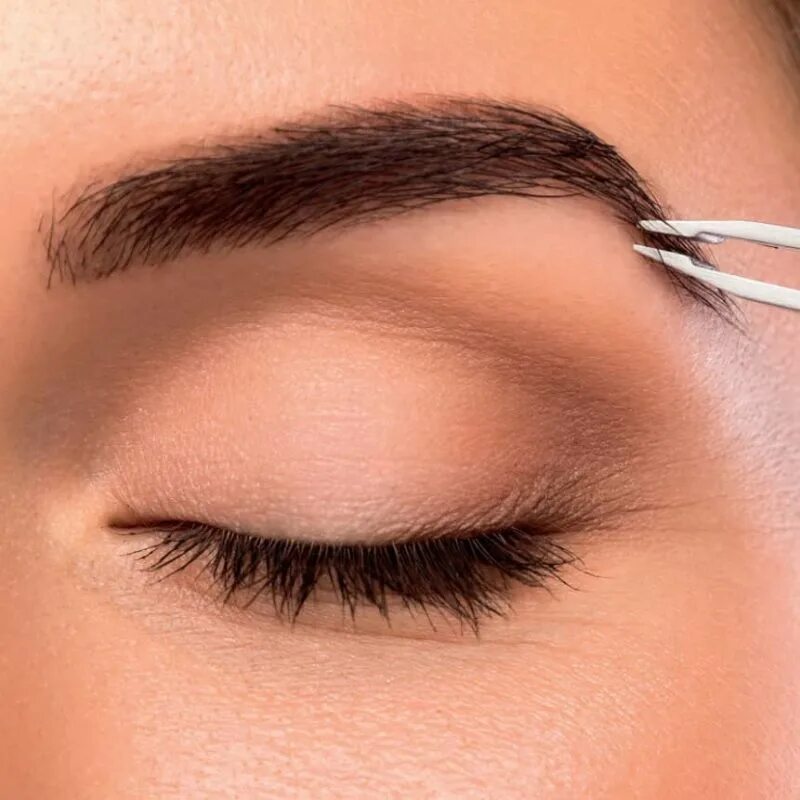 Оформление бровей фото. Коррекция бровей пинцетом. Окрашивание бровей. Форма бровей. Красивые брови.