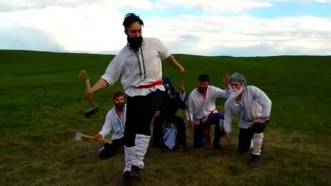 Песня надо поле притоптать слушать