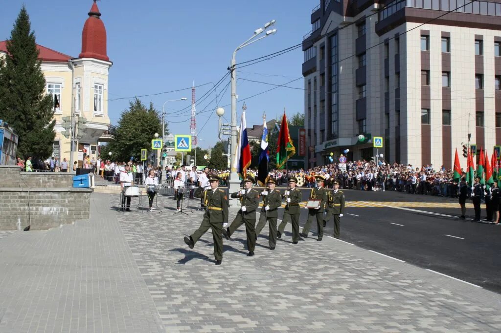 Главная улица старого Оскола. Старый Оскол Главная улица города. Старый Оскол Центральная улица. Старый Оскол Центральная площадь.