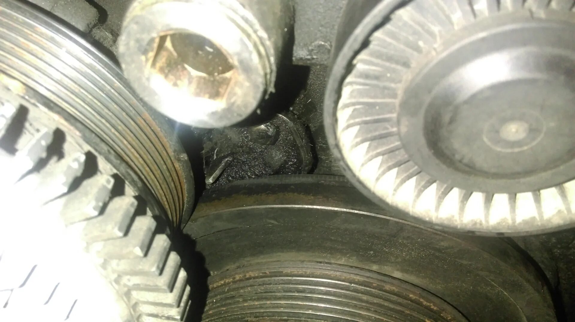 Метки шкива мицубиси l200. Шкив грм коленвала vw ape. Вмт метка на шкиву. Вмт 2107 инжектор. Вмт метка на шкиву.