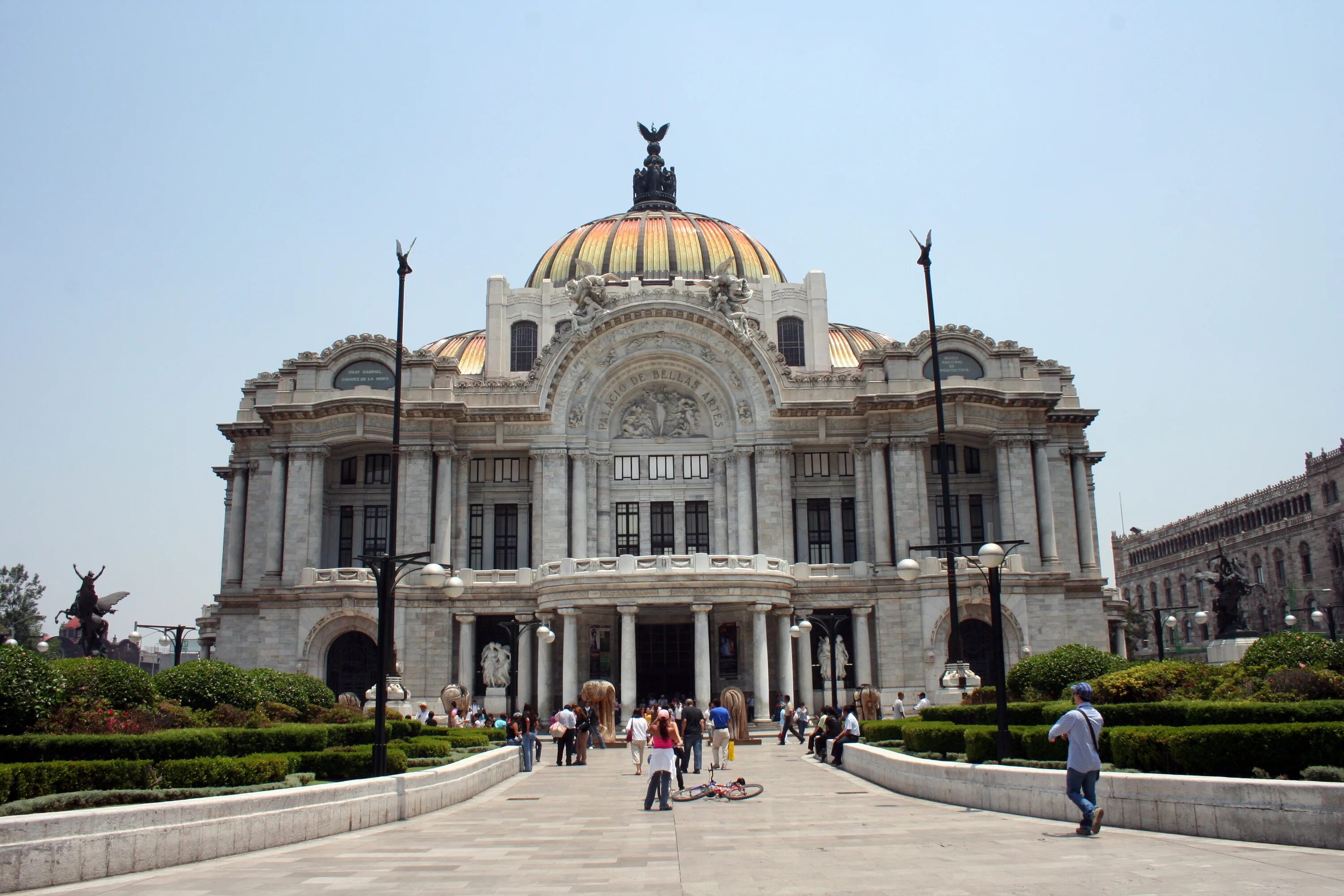 Мехико достопримечательности дворец изящных искусств. Дворец изящных искусств в Мехико Мексика. Паласио-де-Лас-Кортес. Дворец изящных искусств (Мехико) план.