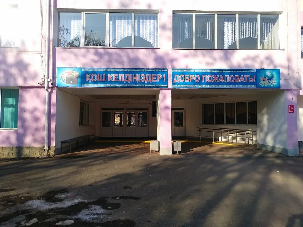 Средняя школа имени ломоносова. Школа имени ломоносова нижний новгород. Средняя школа имени ломоносова. Холмогоры школа имени ломоносова. Школа 378 москва стромынка.