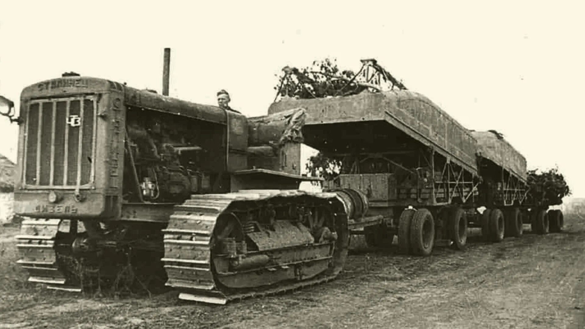 Тракторные войны. Сталинец-65 трактор. ЧТЗ С-65 "Сталинец". Трактор ЧТЗ-60 Сталинец. Сталинец 65 артиллерийский тягач.