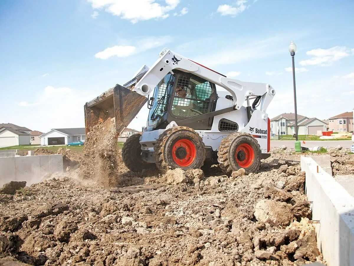 Услуги бобкэт. Бобкэт 240. Новый Бобкэт 850. Bobcat экскаватор погрузчик a707. Бобкэт на стройке.