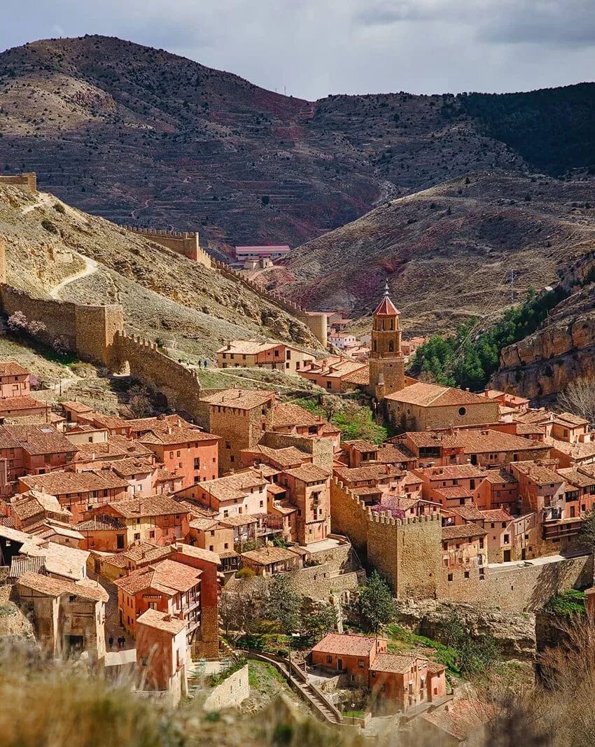 Провинция в испании 5. Провинция уэска. Астурия улицы. Испания провинция матас. Арагон испания улочки.