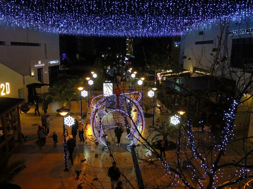 новый год в адлере. вечерние прогулки по адлеру. новогодний сочи адлер. новый адлер. адлер 2022.