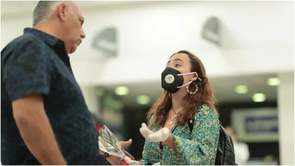 Голос общение. Звучание голоса. Люди пониманимают друг друга. Громкий звук. Голос общение.