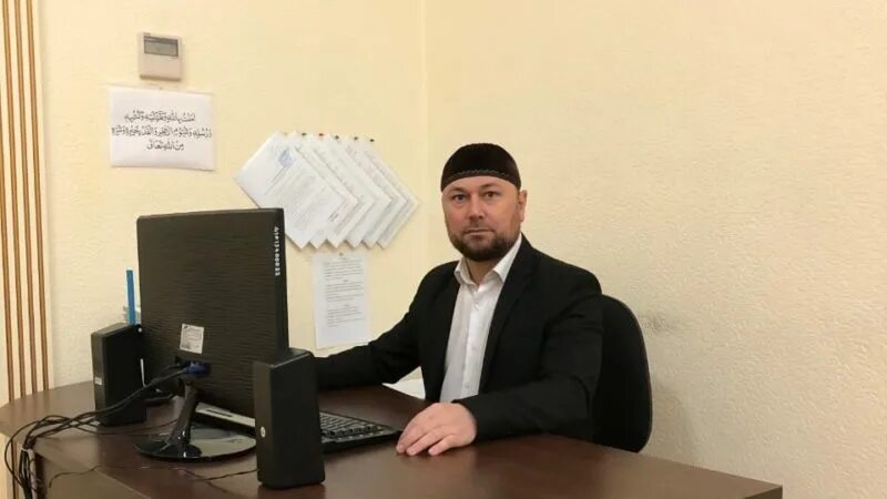 Старая кареспандентка чечни. Журналист чечня. Журналисты в чечне. Зам министра финансов чеченской республики зулихан. Чеченские журналистики.