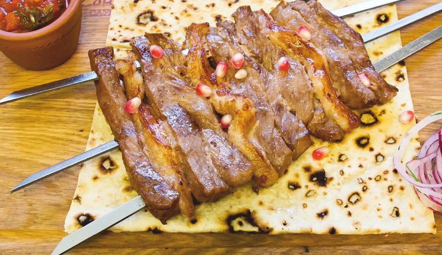 В говядине какой-то чип. Мясо по французски говядина. Говядина рецепты. Еда кпз лазерсон свинина. Лазерсон говядина рецепты.