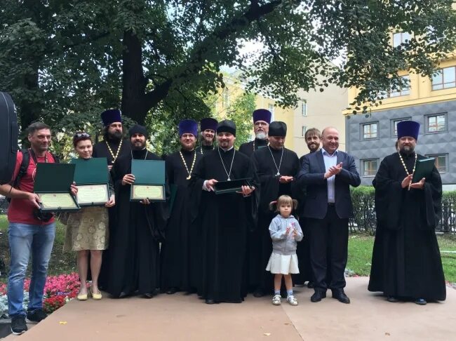 Храм в раменках андрея рублева расписание. Настоятель храма андрея рублева в раменках. храм андрея рублева в раменках расписание богослужений. храм андрея рублева в раменках внутри. служители храма андрея рублева в раменках.