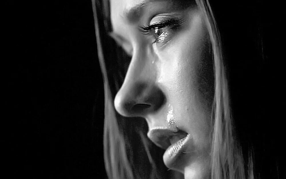 Красивая девушка плачет. Красивая девушка плачет. Красивая девушка плачет. Девушка со слезами на глазах. Девушка плачет.