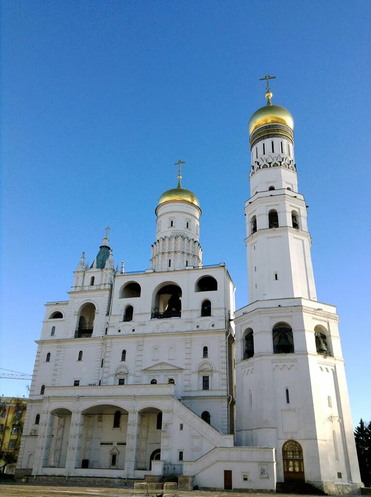 Колокольня ивана. Колокольня Ивана Великого. Колокольня Ивана Великого в Москве. Колокольня Ивана Великого, Москва, Кремль. Колокольня Ивана Великого на Соборной площади.