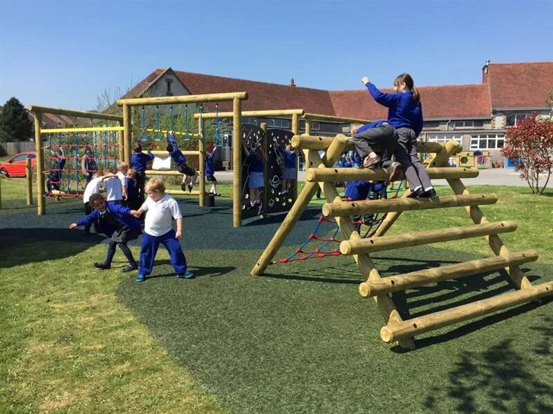 Детская площадка в школе. Playground в школе. Детская площадка школа 161. 365 Школа детская площадка.