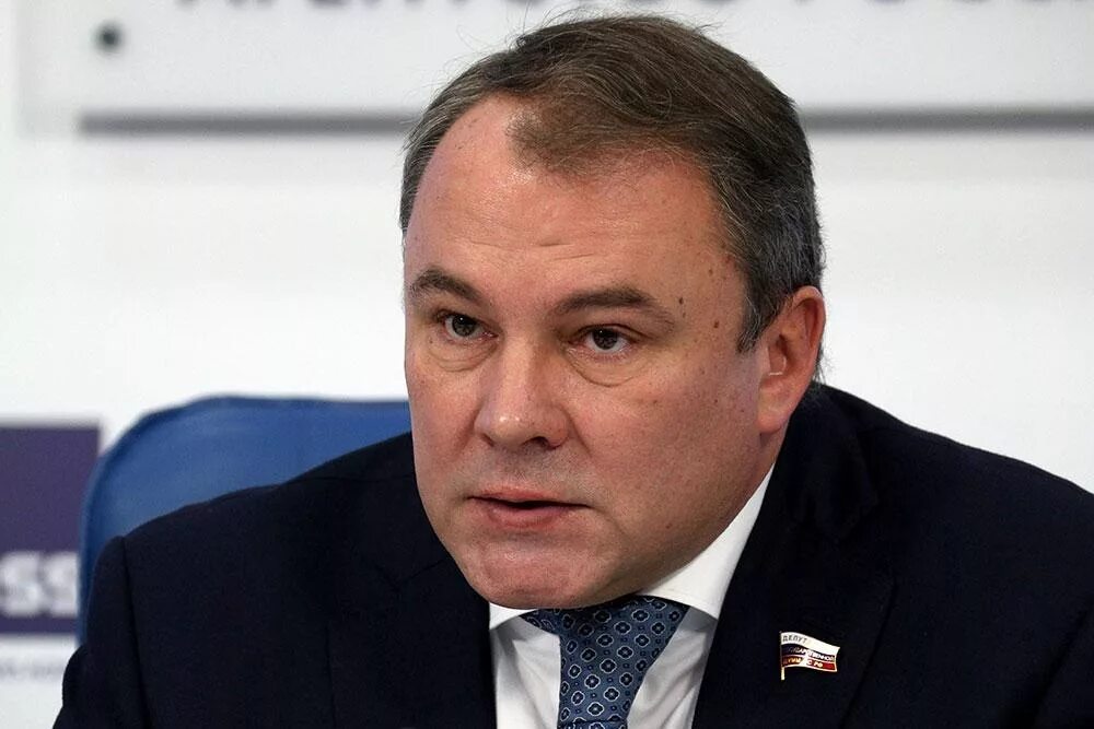 Вице спикер думы. Вице-спикер госдумы петр толстой. депутат толстой петр олегович. заместитель председателя госдумы петр толстой. петр толстой госдума.