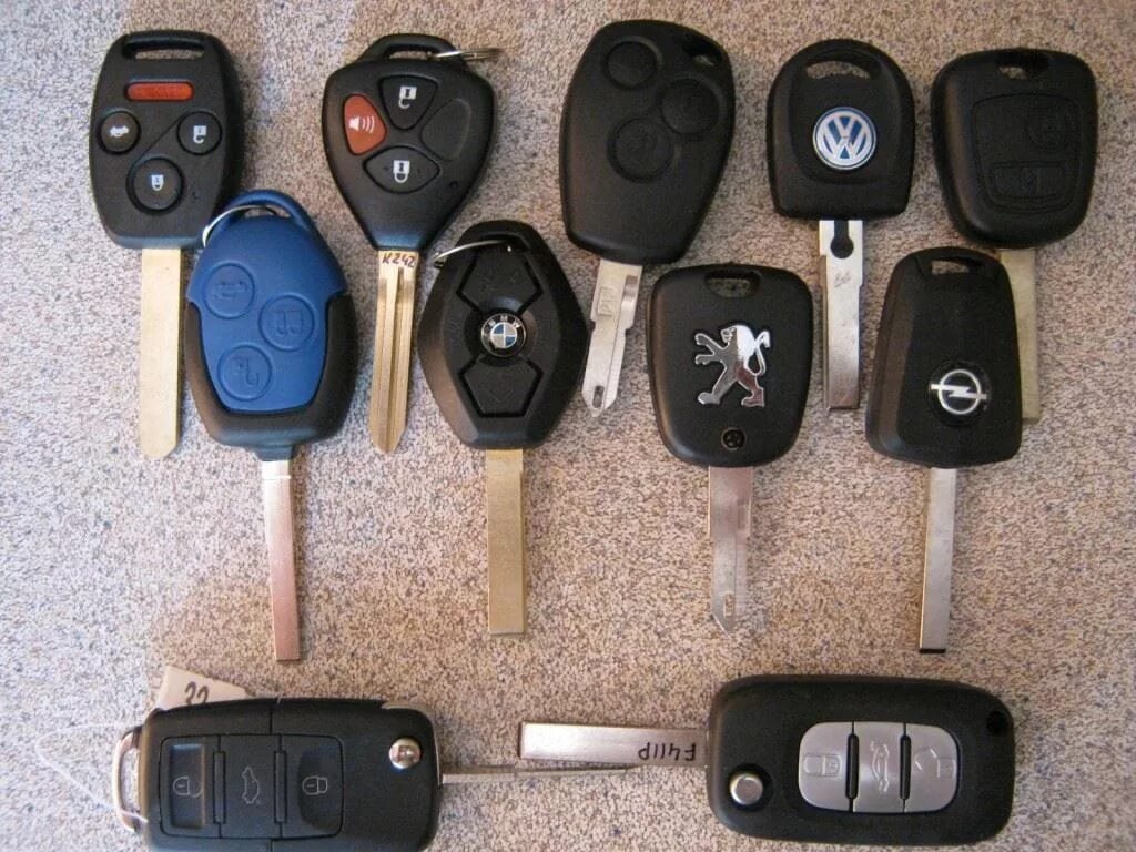 Ключ автомобильный. Дубликат ключа для автомобиля. Дубликат автомобильного ключа с чипом. Восстановление автоключей.