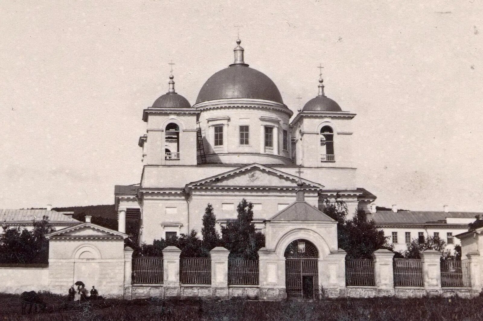 Преображенский мужской саратов. Саратовский Спасо-Преображенский монастырь. Преображенский монастырь Саратов. Спасо-Преображенский мужской монастырь Саратов. Спасо-Преображенский мужской монастырь 19 век Саратов.