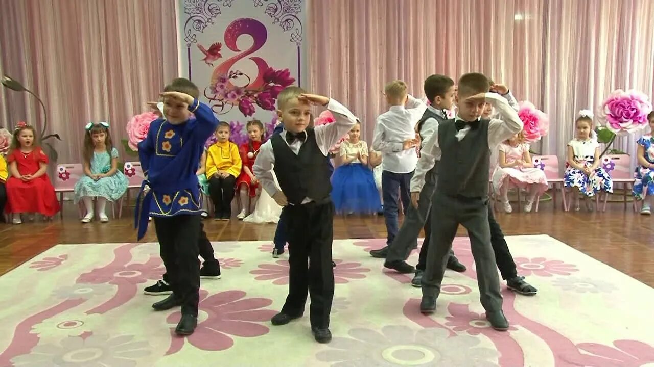 Танец мальчиков старшей группы