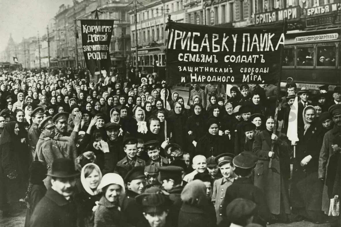 Митинг 1917. Февральская революция 1917 манифестация женщин. Февральская революция 1917 Петроград. Манифестация 23 февраля 1917.